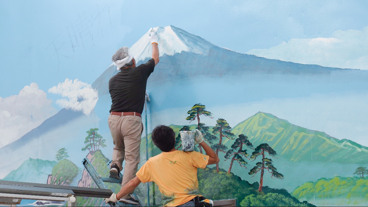 令和の銭湯に富士を描く。79歳の銭湯絵師、中島盛夫さんの描く富士山